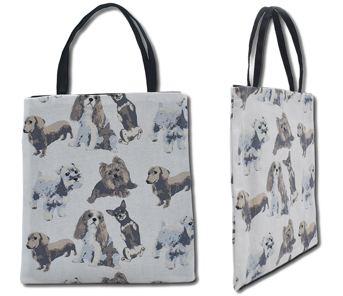 トートの正面と側面の写真、モノトーン生地にはダックス、ヨーキー、キャバリア、シュナウザー、チワワがランダムに描かれている